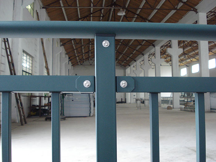 陽臺(tái)護(hù)欄